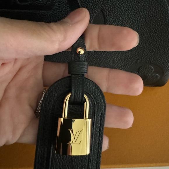 Louis Vuitton Grand Palais - Picture 10 of 13